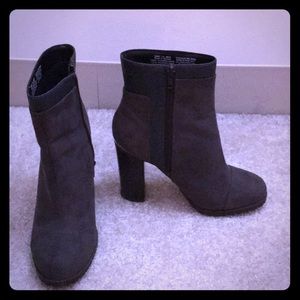 Juicy couture size 7.5 boots